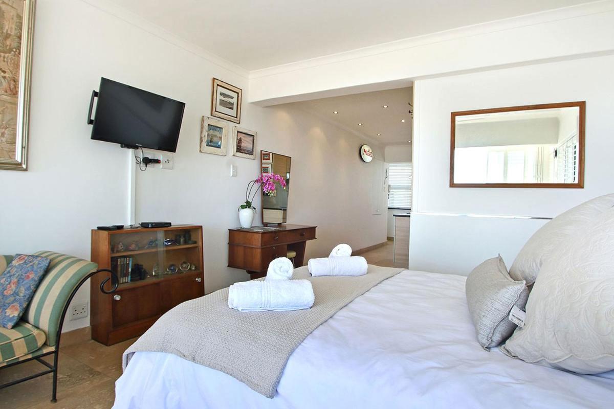 Dolphin Bay Studio With Sea Views Cape Town Exterior photo