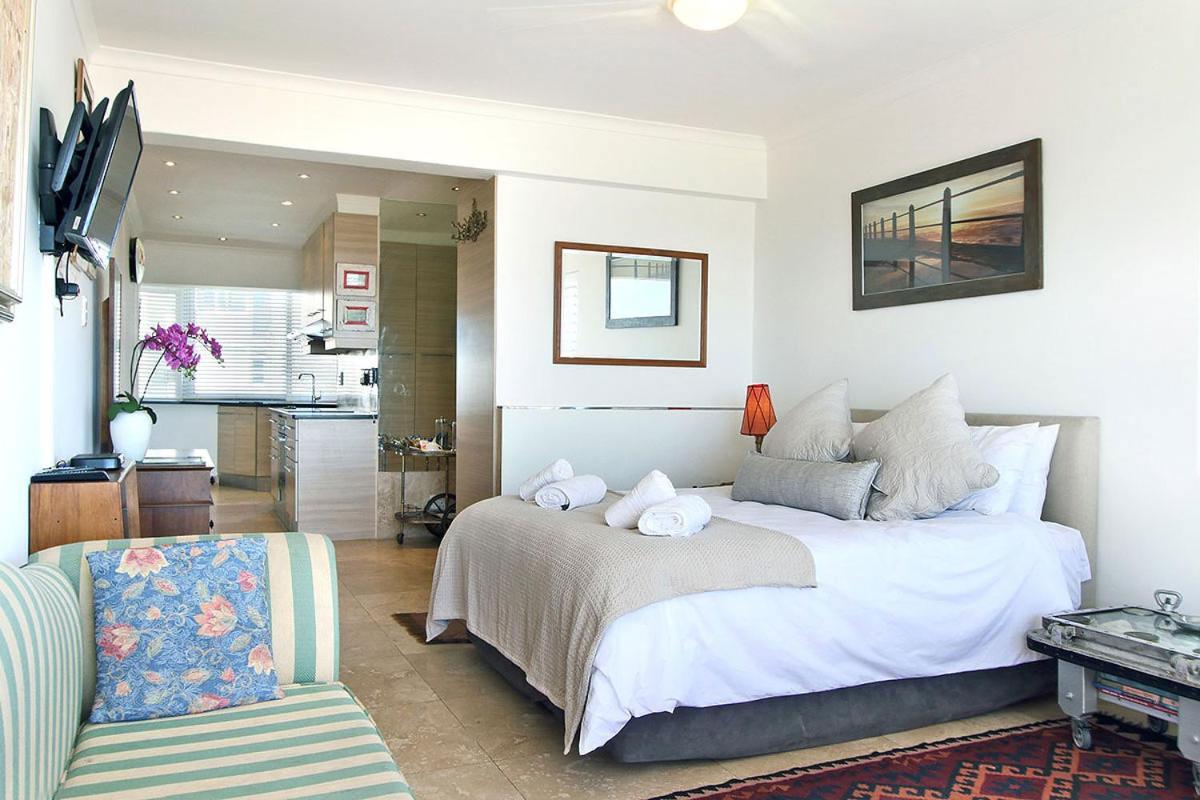 Dolphin Bay Studio With Sea Views Cape Town Exterior photo